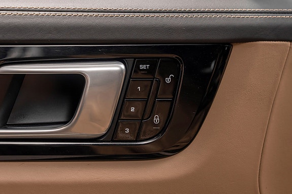 Porsche Cayenne 21 of 30