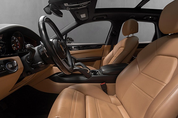 Porsche Cayenne 11 of 30