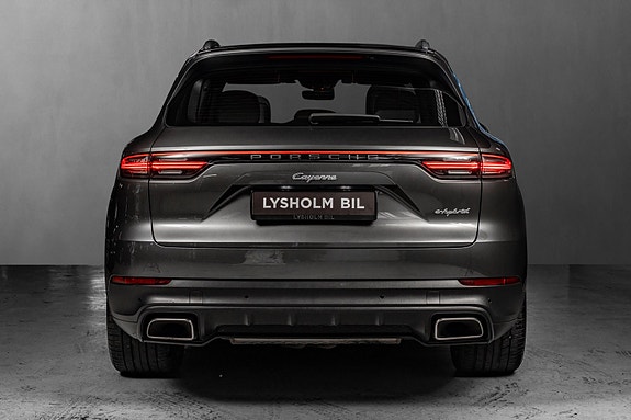Porsche Cayenne 4 of 30
