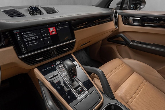 Porsche Cayenne 13 of 30