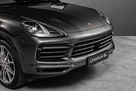Porsche Cayenne 2 of 30