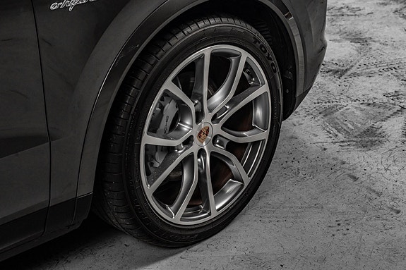 Porsche Cayenne 8 of 30