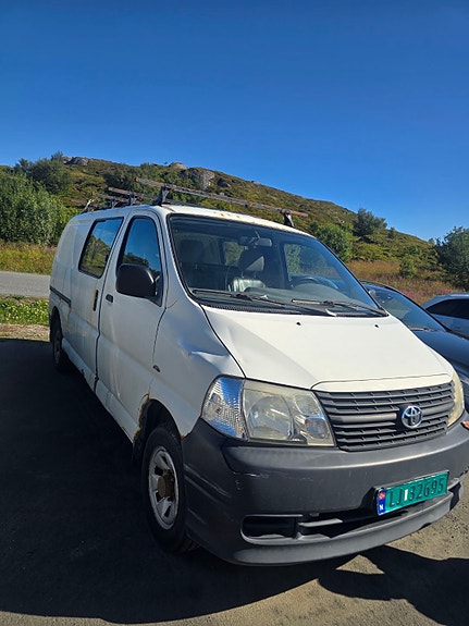 Toyota HiAce 5 of 9