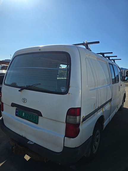 Toyota HiAce 3 of 9
