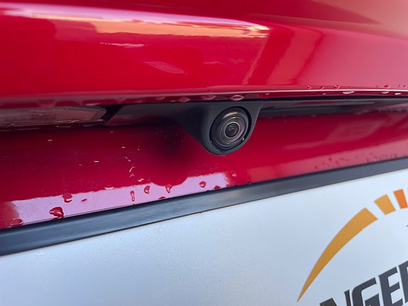 Tesla Model Y 11 of 29