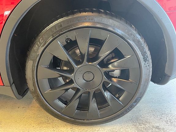 Tesla Model Y 29 of 29