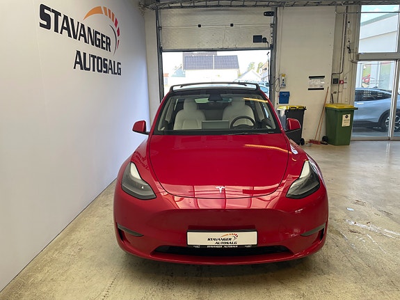Tesla Model Y 3 of 29