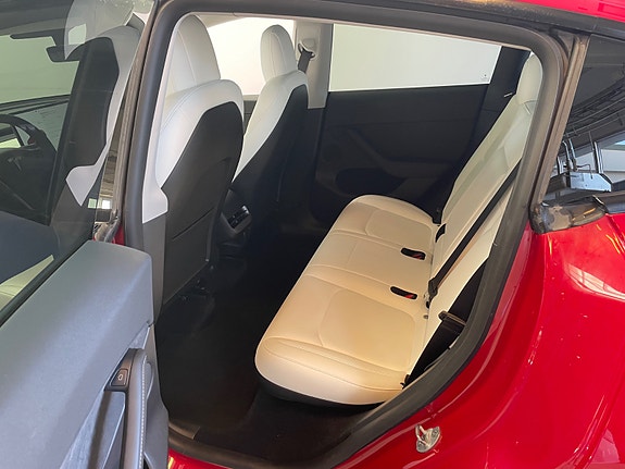 Tesla Model Y 12 of 29
