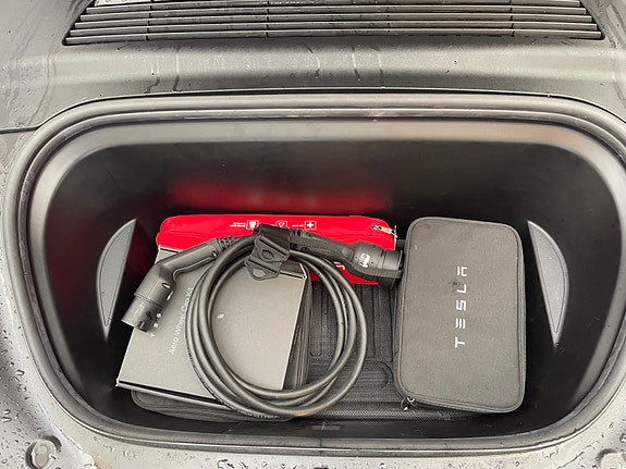 Tesla Model Y 19 of 29
