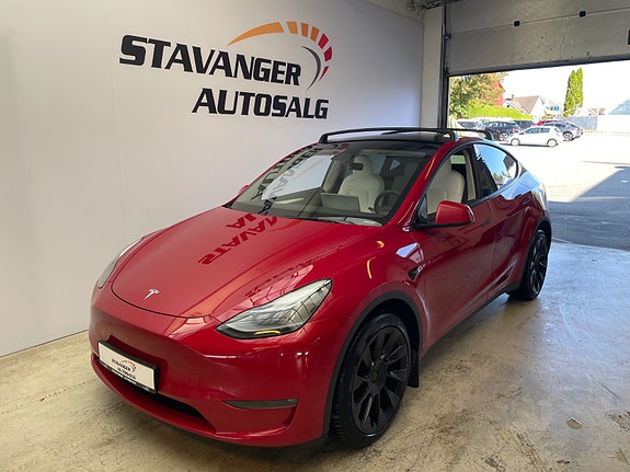 Tesla Model Y 2 of 29