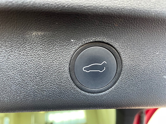 Tesla Model Y 9 of 29