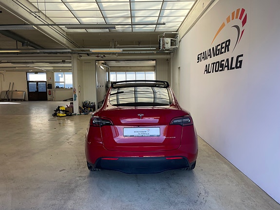 Tesla Model Y 6 of 29