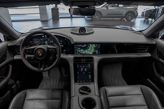 Porsche Taycan Cross Turismo 16 of 30