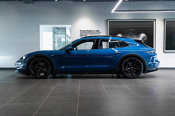 Porsche Taycan Cross Turismo 2 of 30