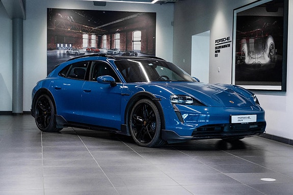 Porsche Taycan Cross Turismo 10 of 30