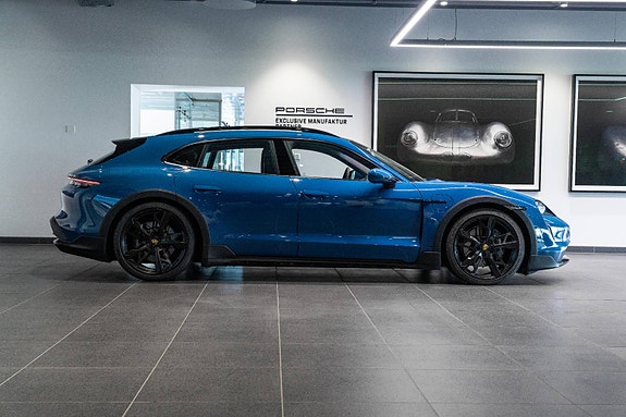 Porsche Taycan Cross Turismo 9 of 30