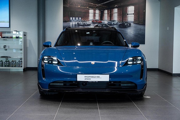 Porsche Taycan Cross Turismo 12 of 30