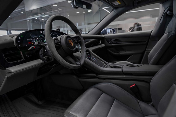 Porsche Taycan Cross Turismo 29 of 30