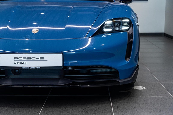 Porsche Taycan Cross Turismo 13 of 30