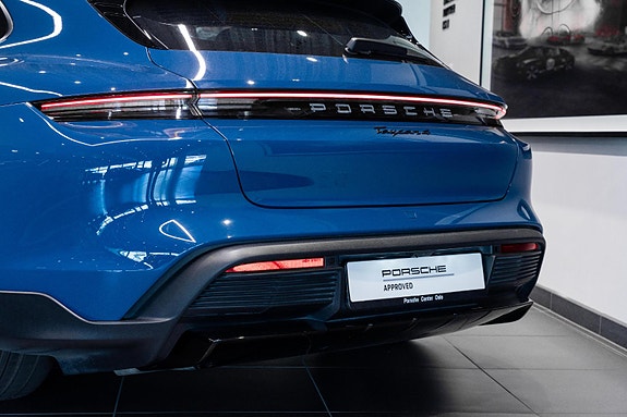 Porsche Taycan Cross Turismo 4 of 30