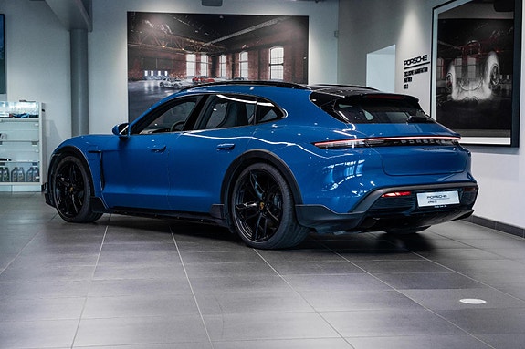 Porsche Taycan Cross Turismo 3 of 30