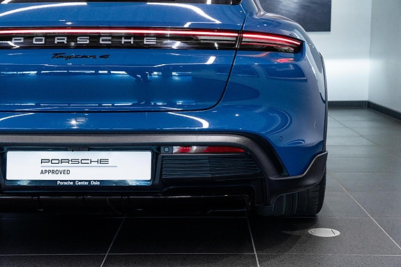 Porsche Taycan Cross Turismo 6 of 30