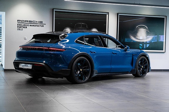 Porsche Taycan Cross Turismo 7 of 30