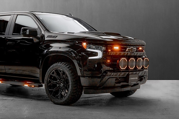 Chevrolet Silverado 1500 2 of 26
