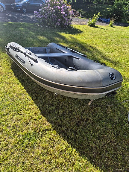 Quicksilver 290 ALU RIB 2 of 11