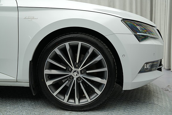 Skoda Superb 8 of 30