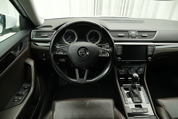 Skoda Superb 14 of 30