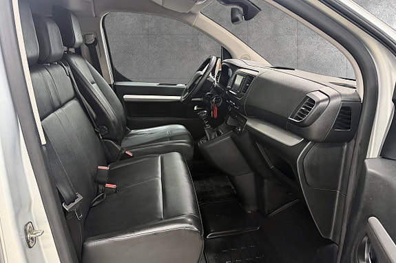 Peugeot Traveller 12 of 24