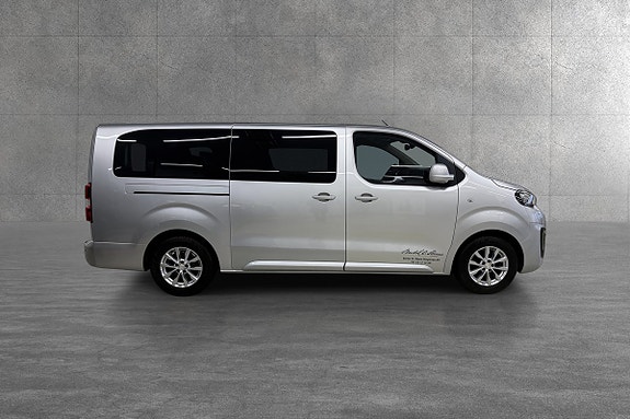 Peugeot Traveller 2 of 24