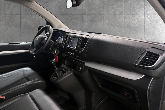 Peugeot Traveller 13 of 24
