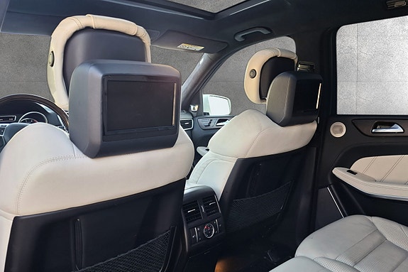 Mercedes-Benz GL63 14 of 30