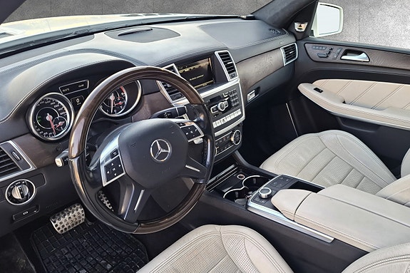 Mercedes-Benz GL63 11 of 30