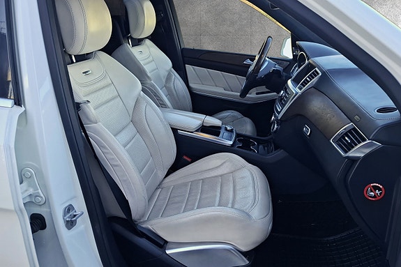 Mercedes-Benz GL63 15 of 30
