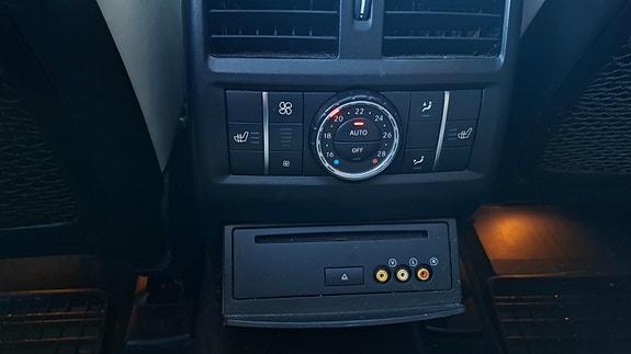 Mercedes-Benz GL63 26 of 30