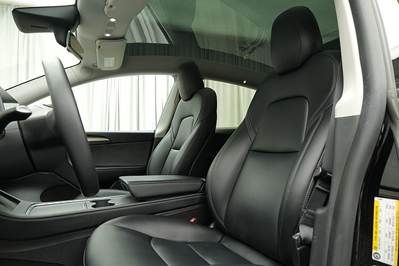 Tesla Model Y 10 of 30