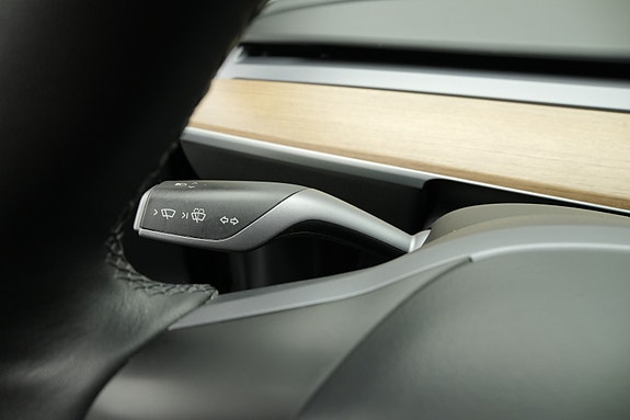 Tesla Model Y 15 of 30