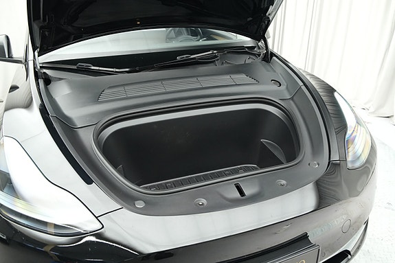 Tesla Model Y 5 of 30