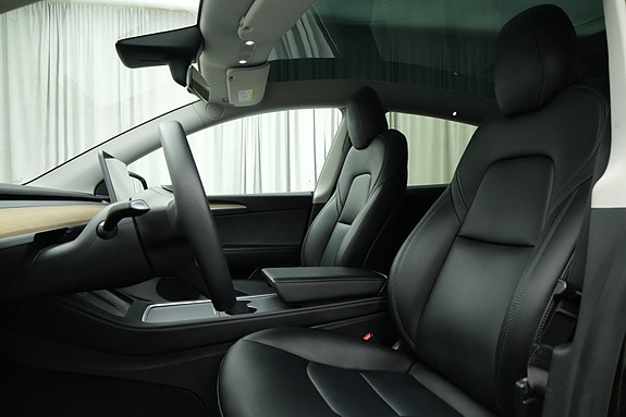 Tesla Model Y 9 of 30