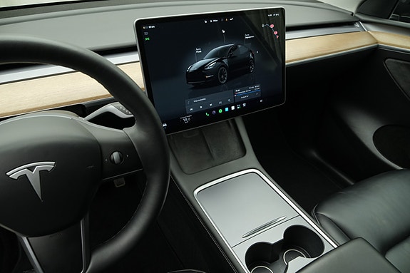 Tesla Model Y 18 of 30