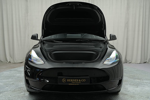 Tesla Model Y 4 of 30