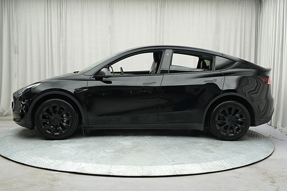 Tesla Model Y 6 of 30