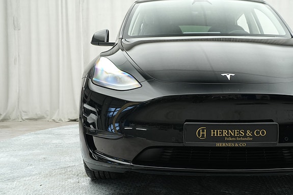 Tesla Model Y 3 of 30