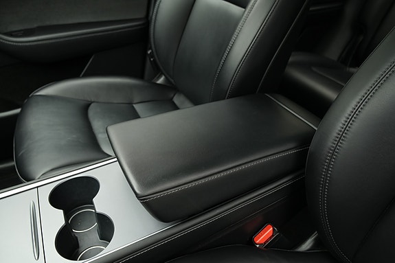 Tesla Model Y 30 of 30
