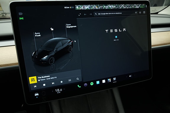 Tesla Model Y 28 of 30
