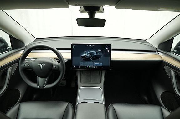 Tesla Model Y 13 of 30