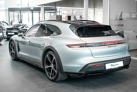 Porsche Taycan Cross Turismo 7 of 27